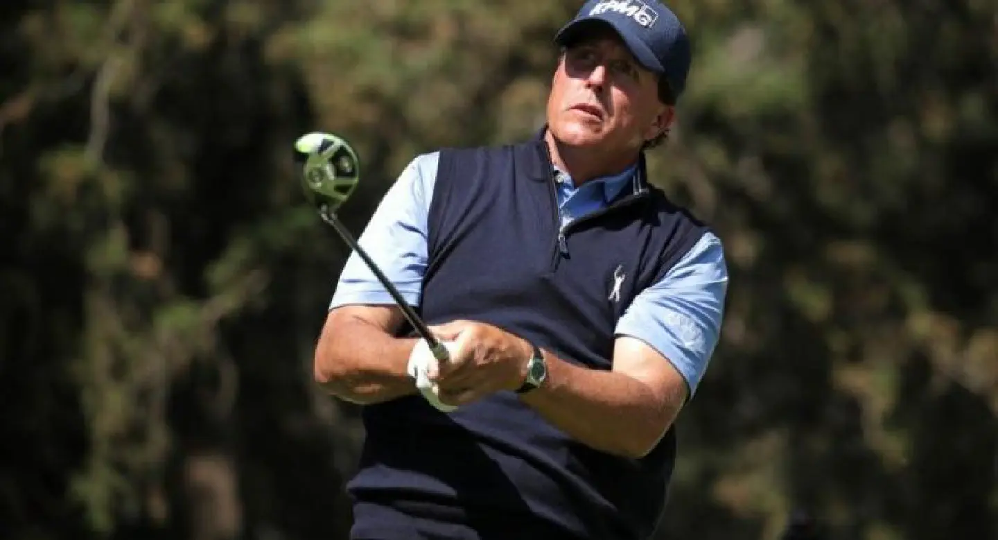 Mickelson among leaders, McIlroy one back in Mexico Mickelson among leaders, McIlroy one back in Mexico
