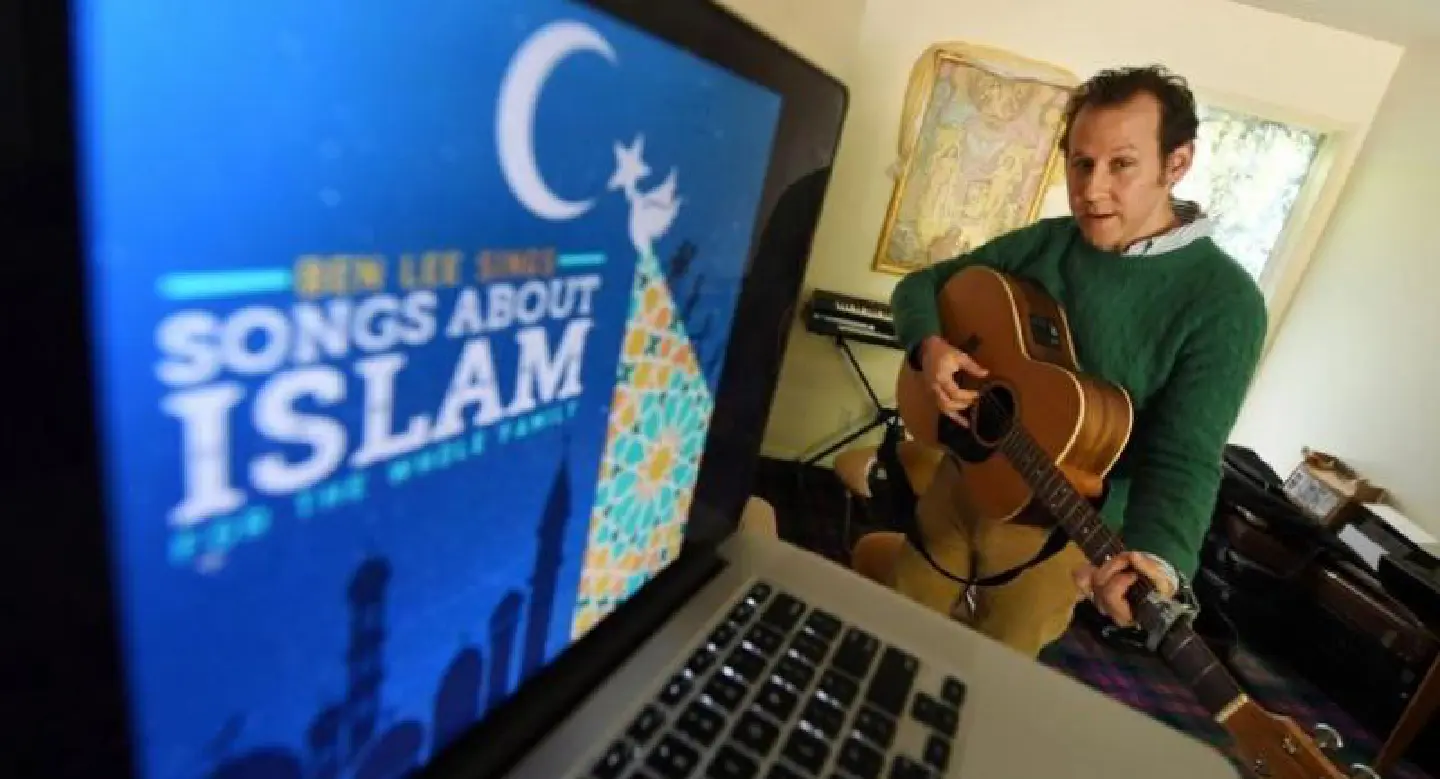In age of Trump, an indie rocker explains Islam In age of Trump, an indie rocker explains Islam