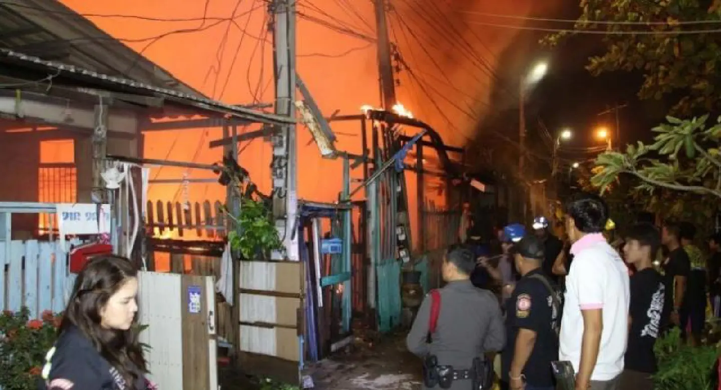 Eight homes destroyed in blaze at Samut Prakan community Eight homes destroyed in blaze at Samut Prakan community
