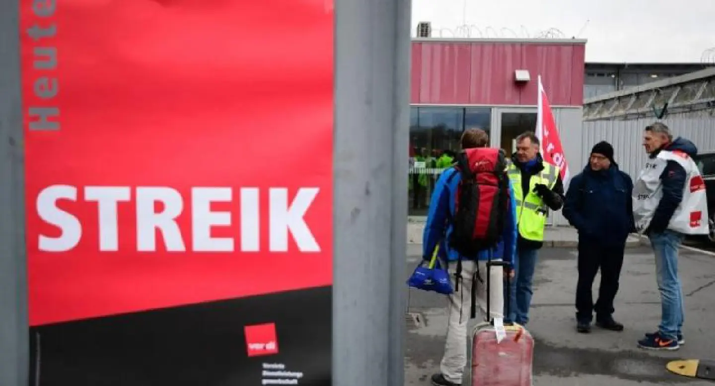 Hundreds of flights grounded by Berlin ground crew strike Hundreds of flights grounded by Berlin ground crew strike