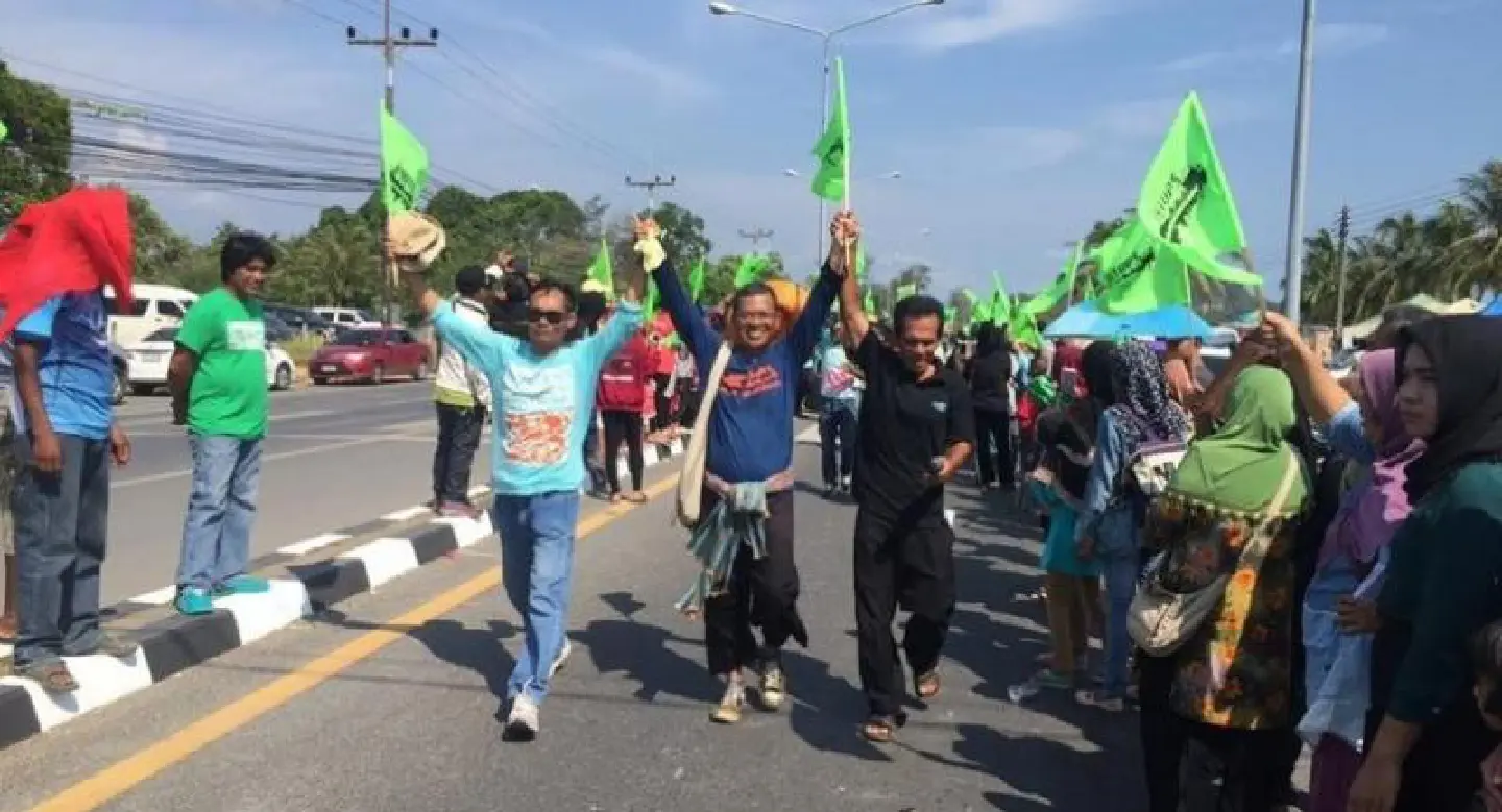 Environmental march to Satun faces police checkpoint Environmental march to Satun faces police checkpoint