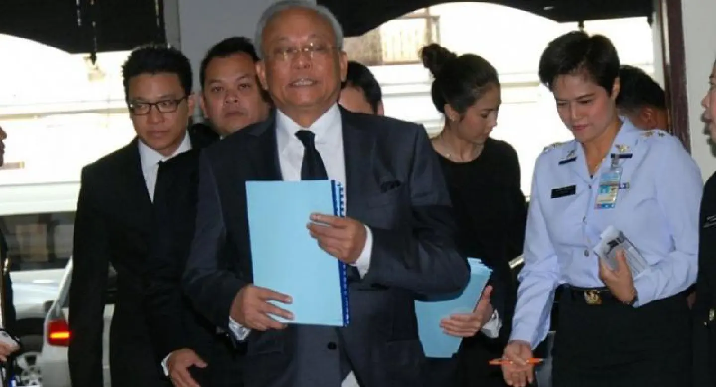 Suthep backs Prayut over delayed election Suthep backs Prayut over delayed election