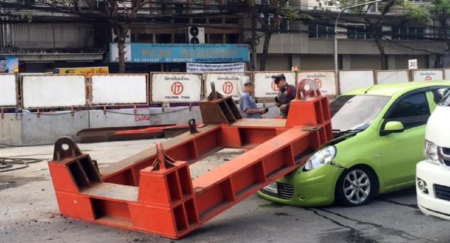 Three cars damaged in Green Line construction's accident Three cars damaged in Green Line construction's accident