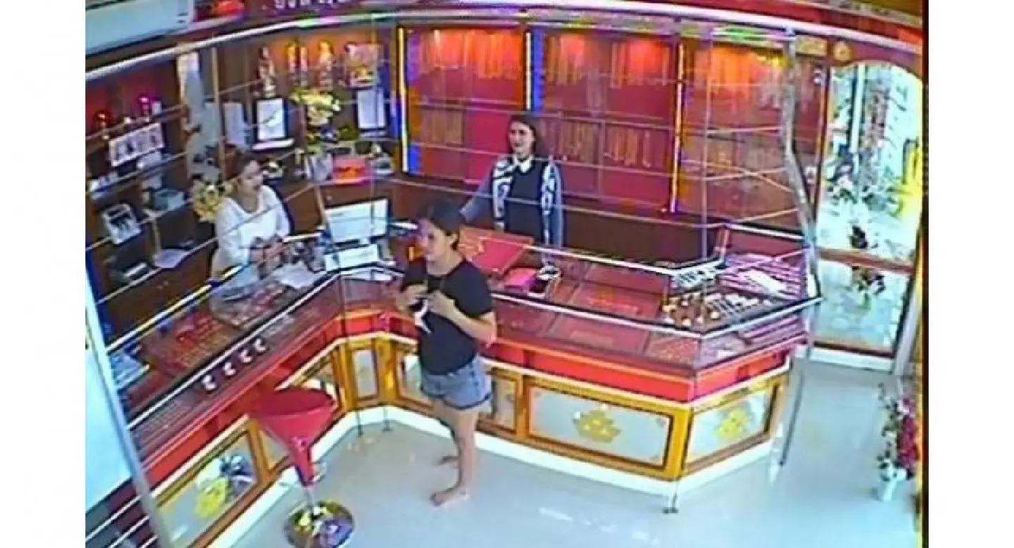Wanted: Phuket gold thief robs two jewelry stores Wanted: Phuket gold thief robs two jewelry stores