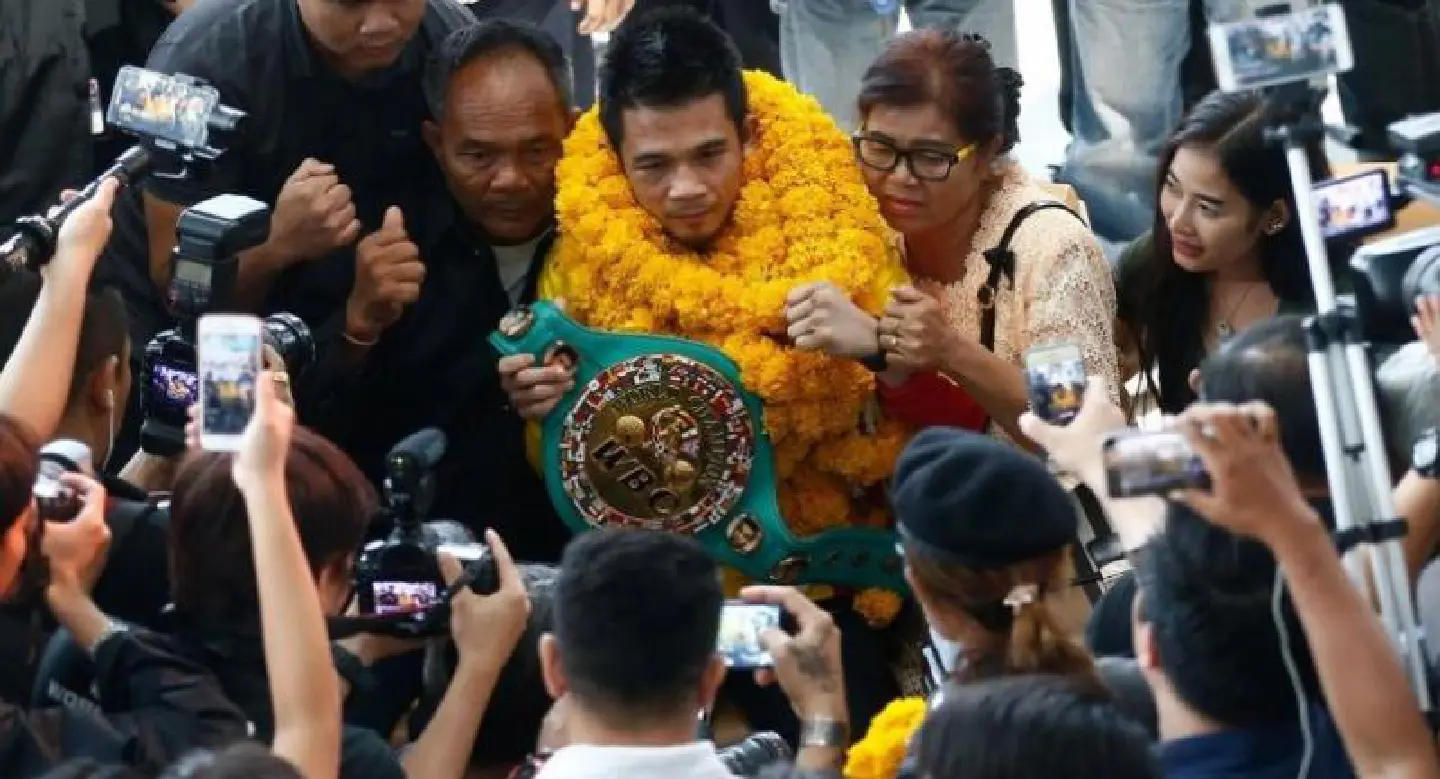 Srisaket gets hero’s welcome on return to Bangkok Srisaket gets hero’s welcome on return to Bangkok