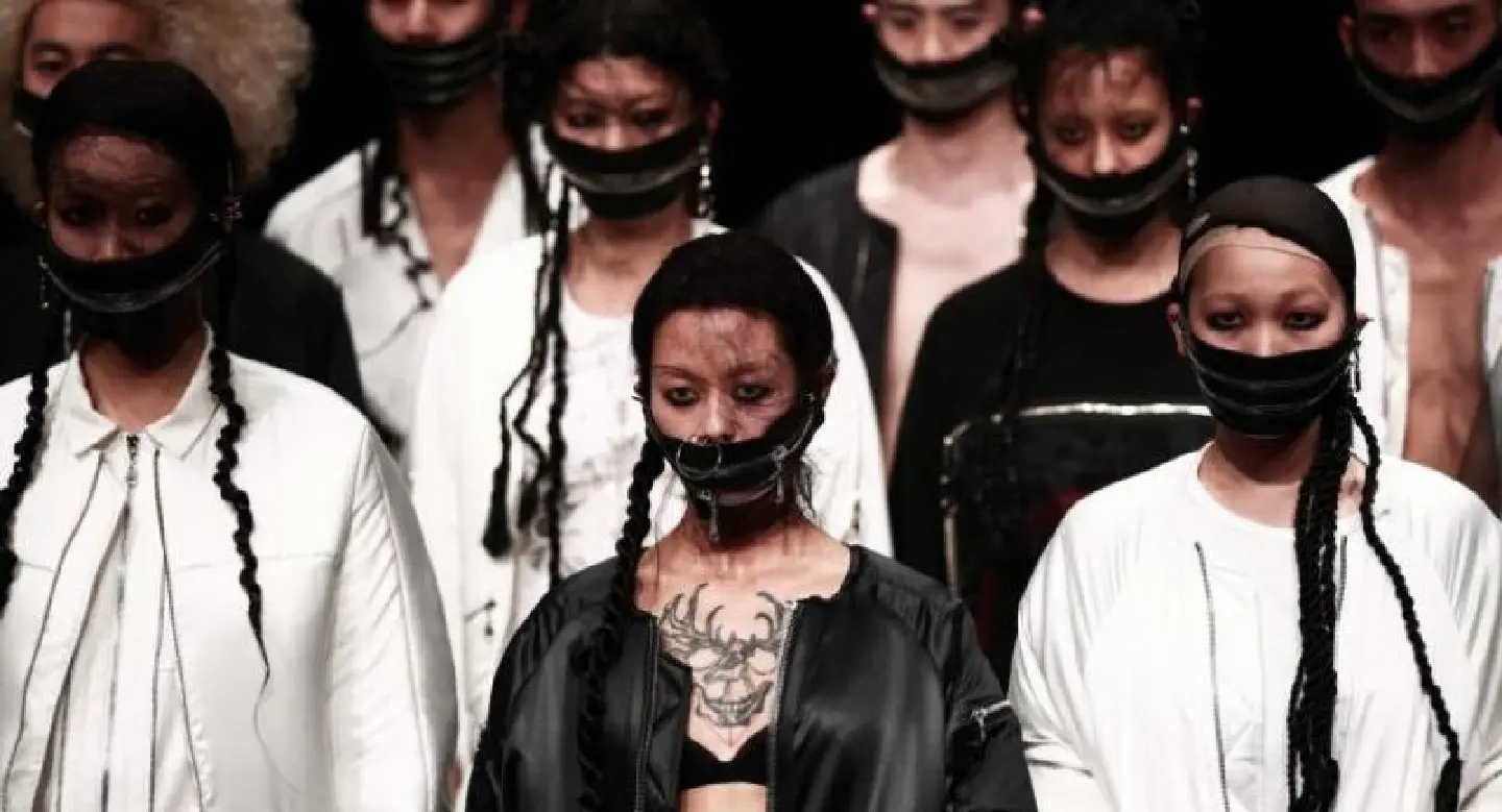 Brexit zip it, says Korean designer on Tokyo catwalk Brexit zip it, says Korean designer on Tokyo catwalk