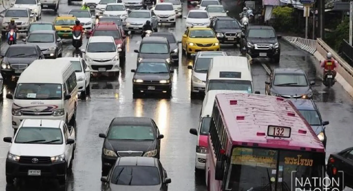 Rain brings chaos to Bangkok traffic Rain brings chaos to Bangkok traffic