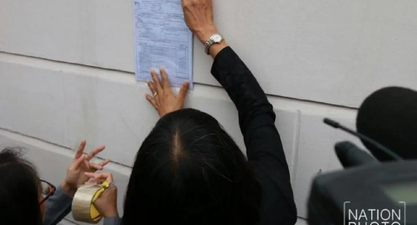 Thaksin hit with summons for Bt17.6-bn tax bill Thaksin hit with summons for Bt17.6-bn tax bill