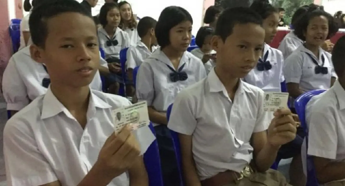 280 non-Thai students in Tak receive ID cards 280 non-Thai students in Tak receive ID cards