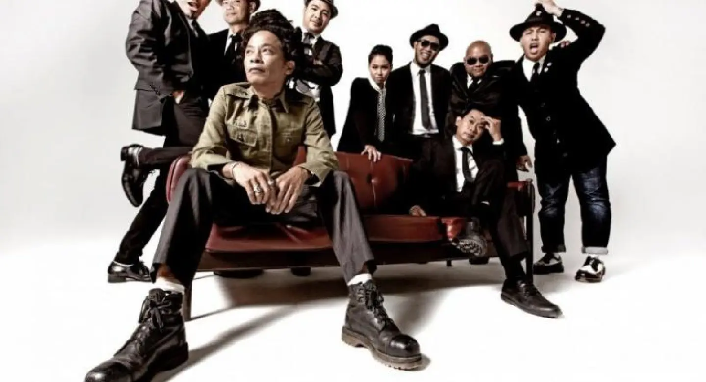 Sea, sand and ska Sea, sand and ska