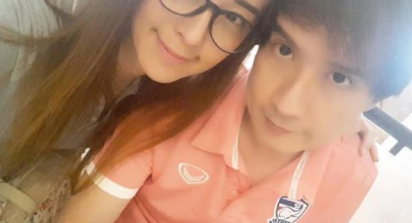 Love smiles on star couple Love smiles on star couple