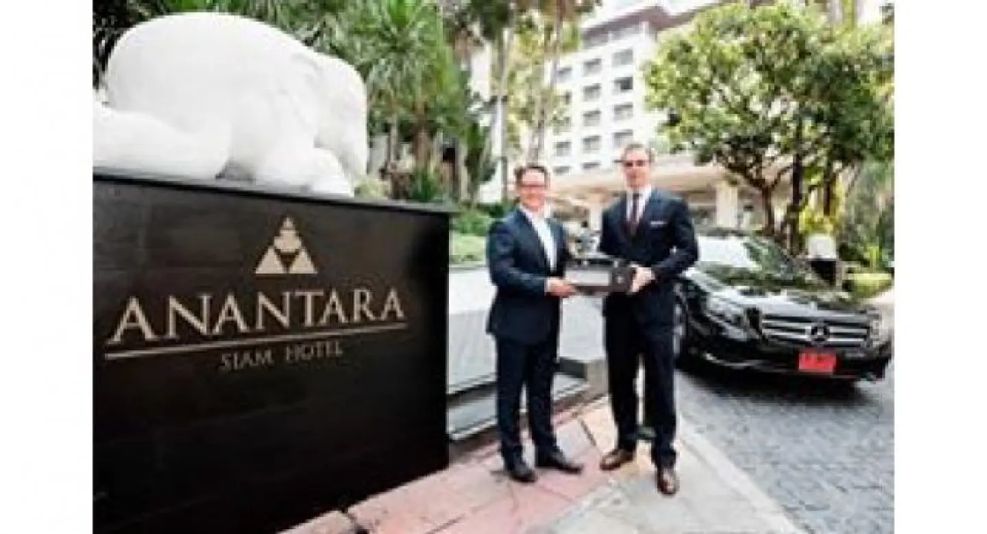 Mercedes-Benz (Thailand) recently delivered six E 220 d Avantgarde limousines to the Anantara Siam B Mercedes-Benz (Thailand) recently delivered six E 220 d Avantgarde limousines to the Anantara Siam B