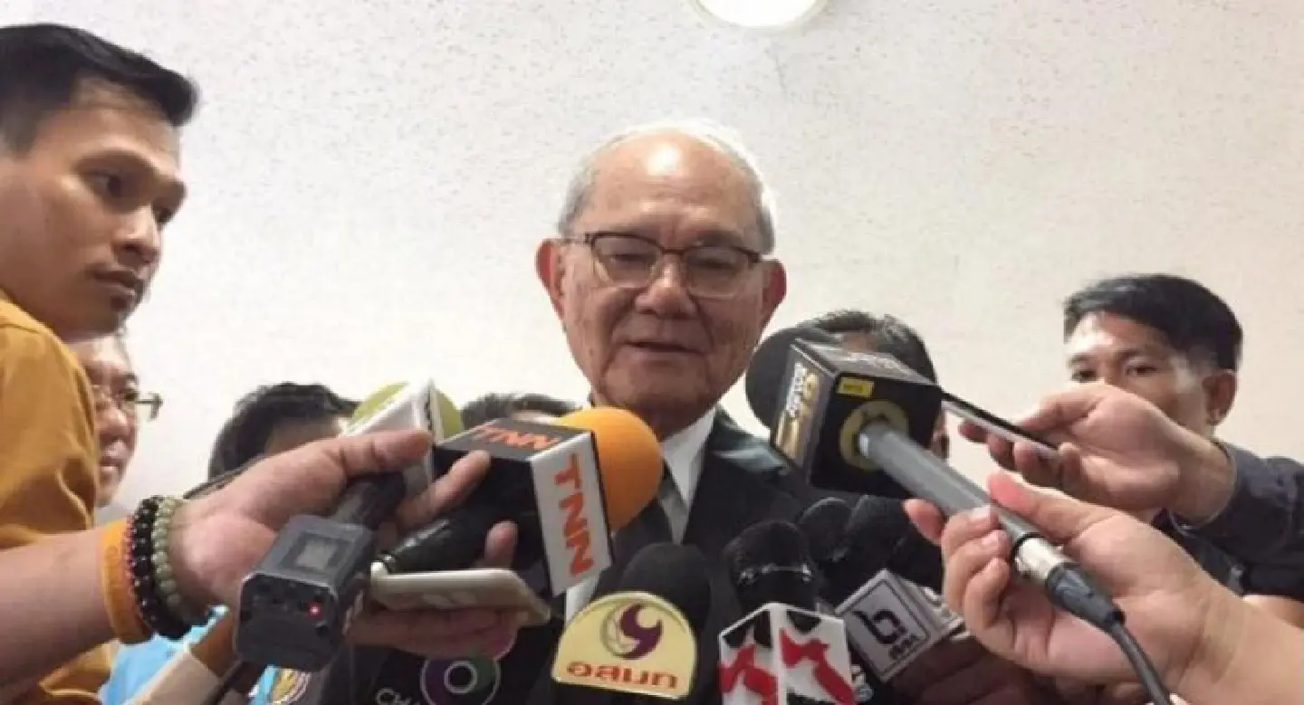 Meechai insists charter panel on schedule for drafting of organic laws Meechai insists charter panel on schedule for drafting of organic laws