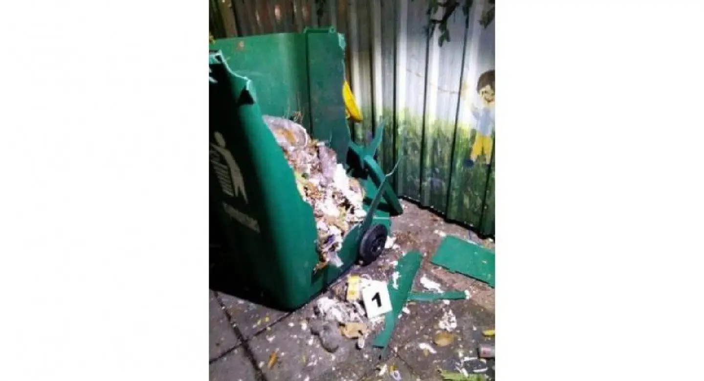 Two slightly injured in garbage bin explosion on Ratchadamnone Road Two slightly injured in garbage bin explosion on Ratchadamnone Road