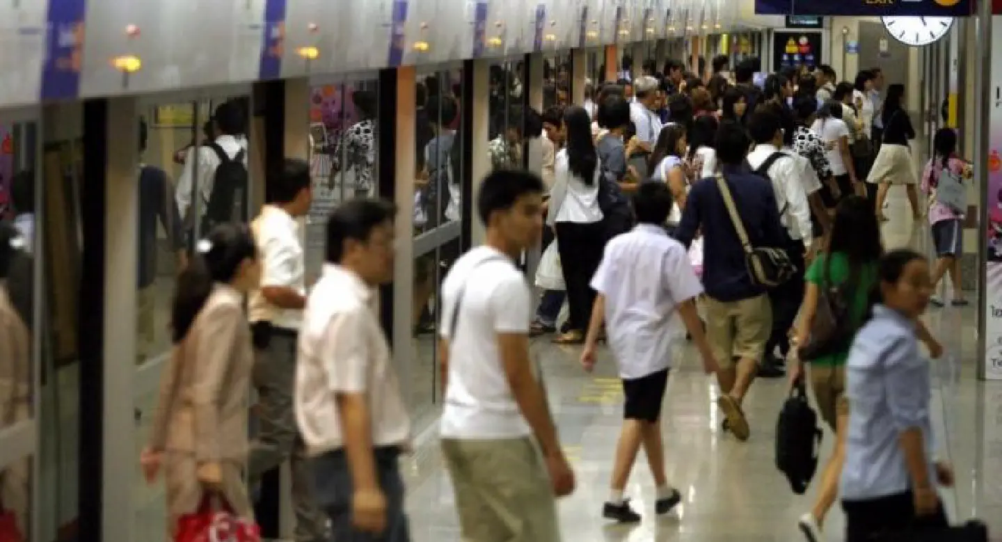 Seniors to get free rides on MRT for Songkran Seniors to get free rides on MRT for Songkran