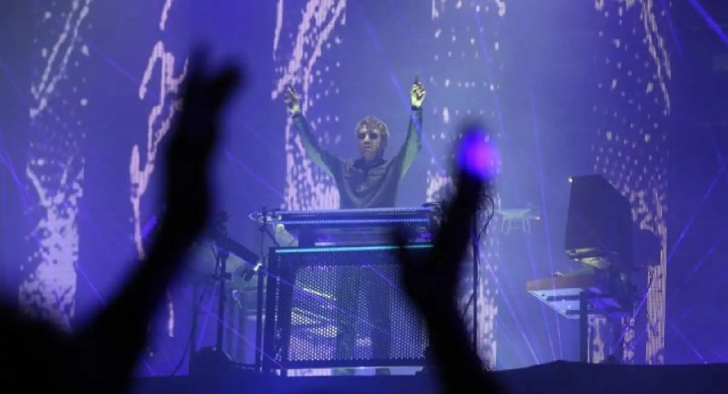 Electro music pioneer braves elements for Dead Sea show Electro music pioneer braves elements for Dead Sea show