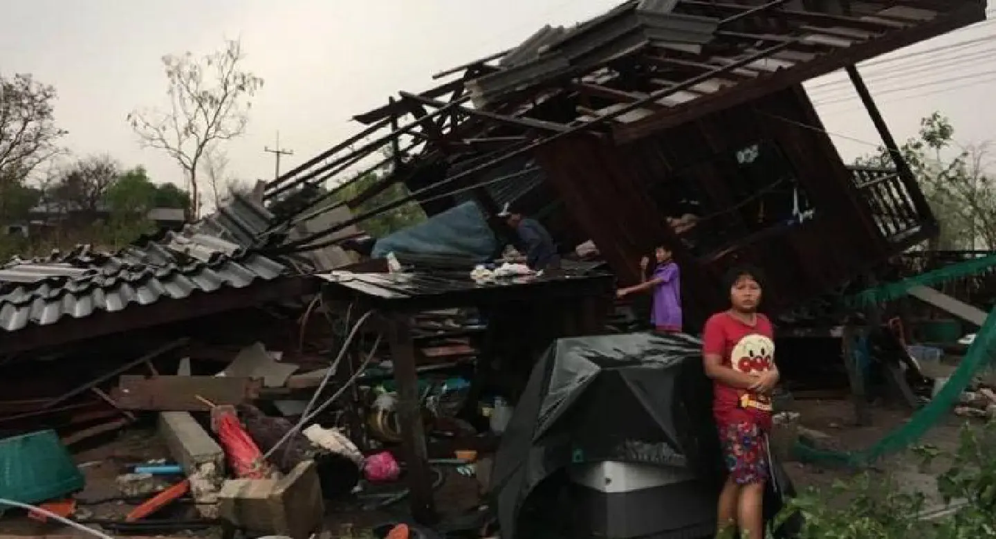 Authorities rush to help Tak villagers affected by storm Authorities rush to help Tak villagers affected by storm