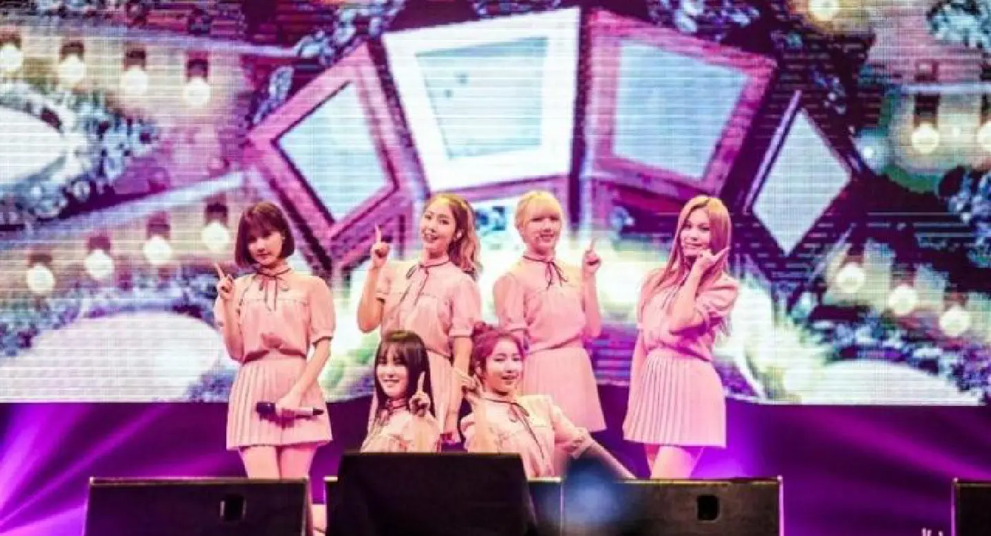 Gfriend wow their Thai buddies in Bangkok Gfriend wow their Thai buddies in Bangkok