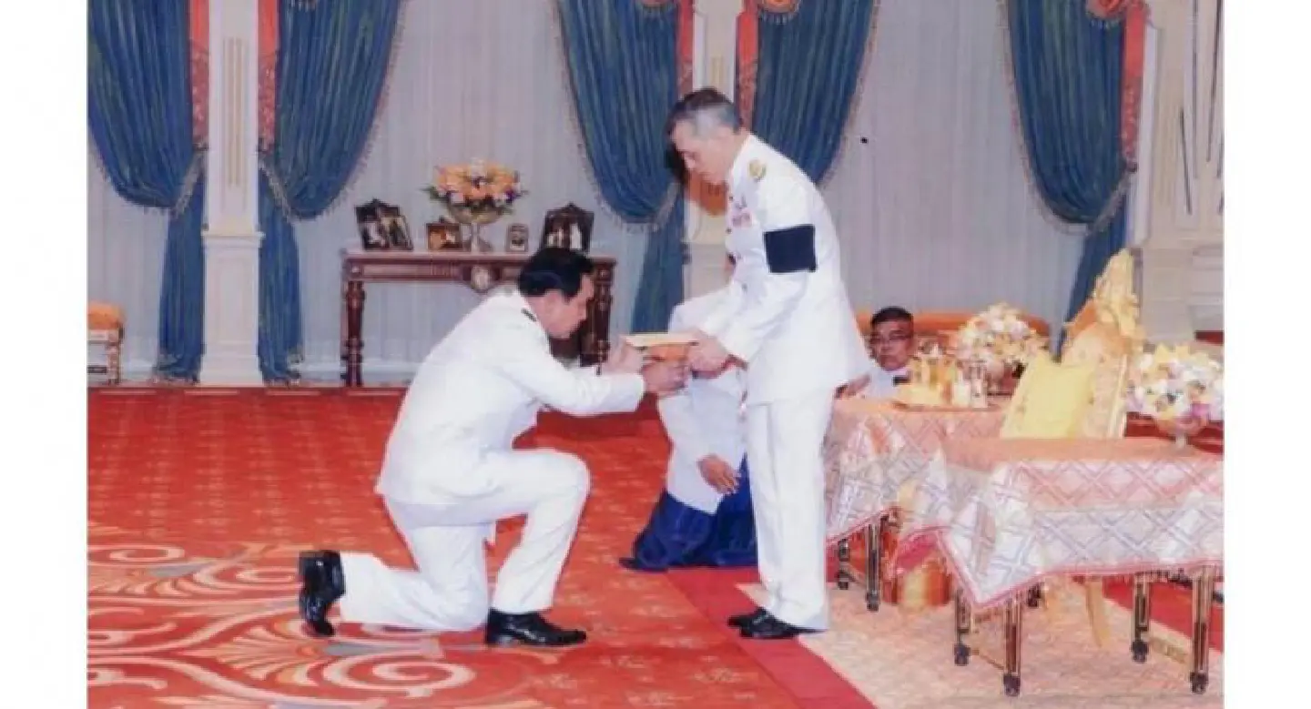 His Majesty grants Bt40 million to help southern flood victims His Majesty grants Bt40 million to help southern flood victims