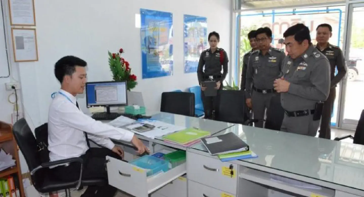 Gunman flees with Bt200,000 from leasing firm in Kampaengphet Gunman flees with Bt200,000 from leasing firm in Kampaengphet