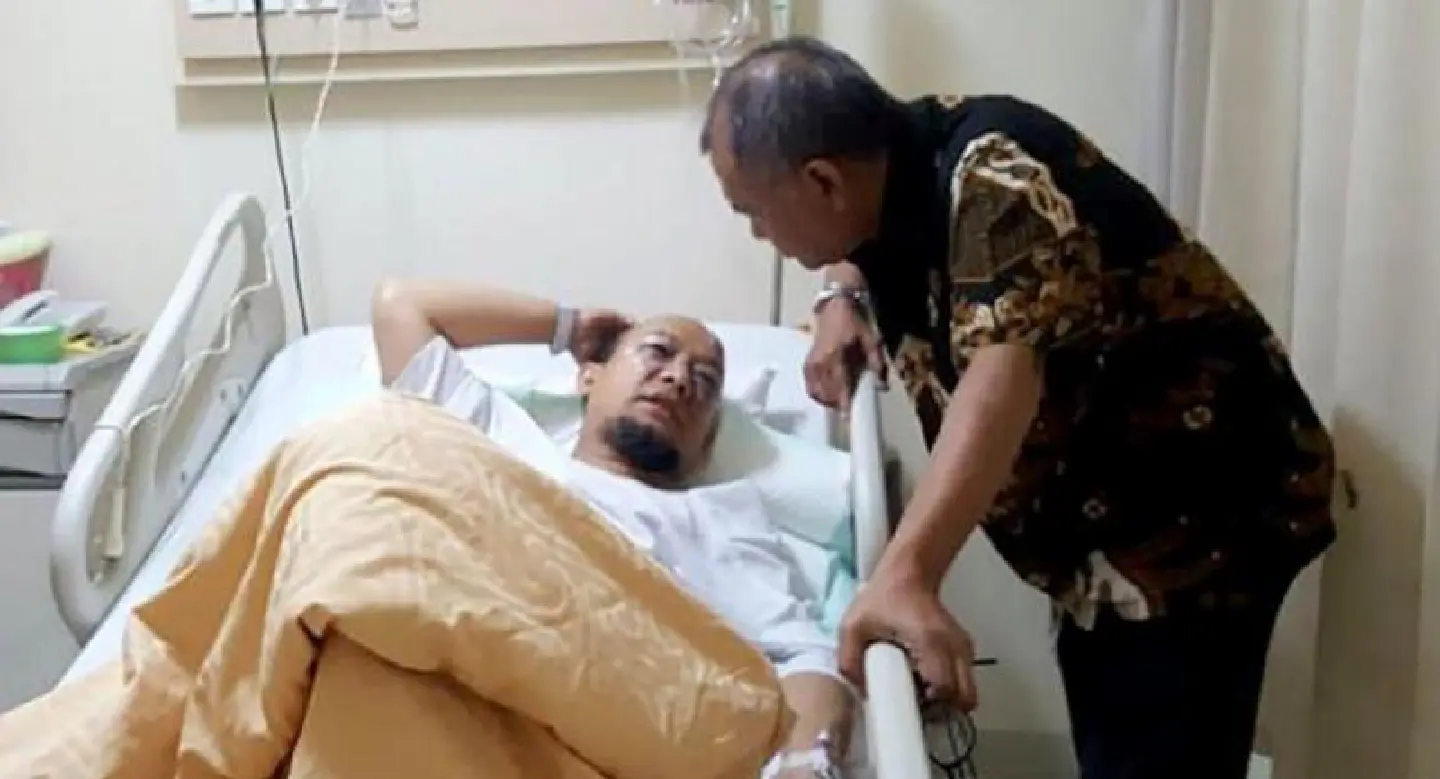 Indonesian graft investigator injured in acid attack Indonesian graft investigator injured in acid attack