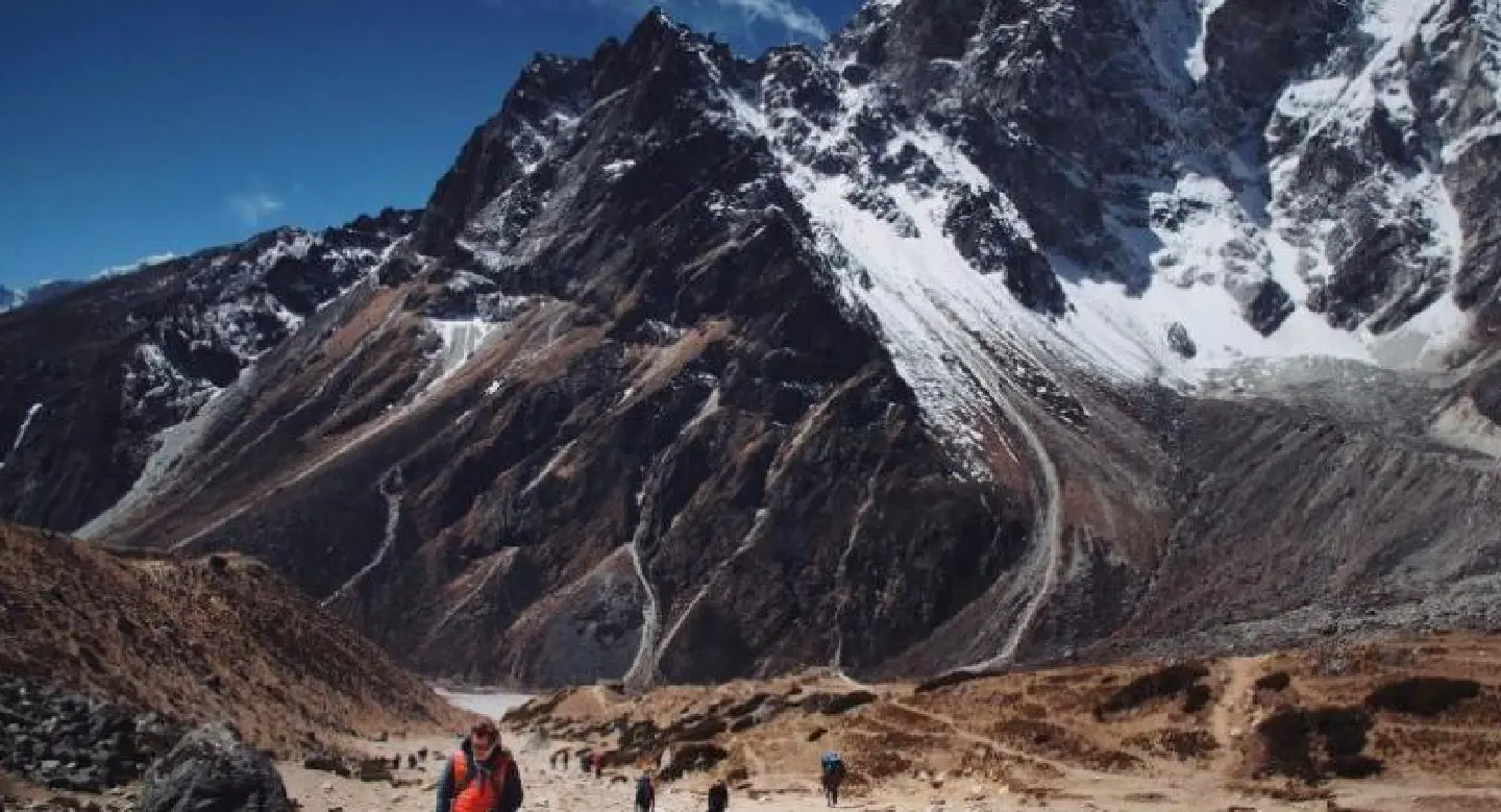 British DJ hosts world's highest party on Everest British DJ hosts world's highest party on Everest
