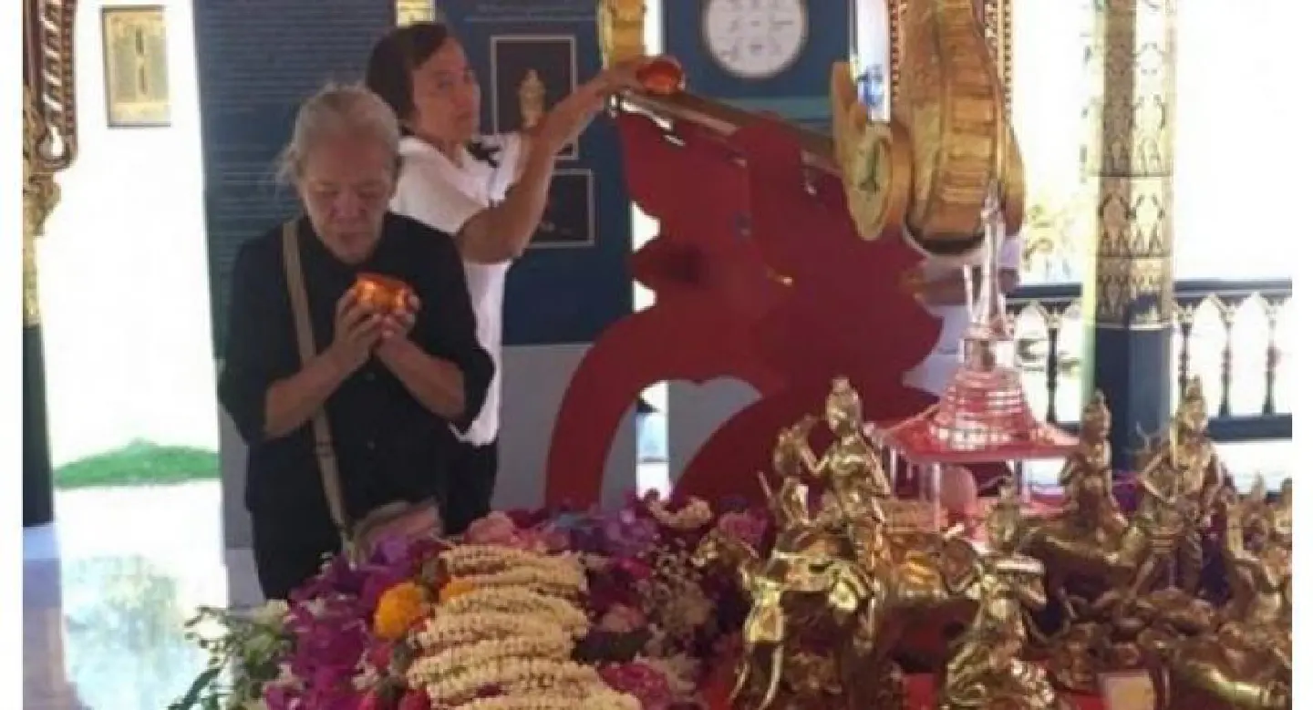 Blessings sought from Hindu deities Blessings sought from Hindu deities