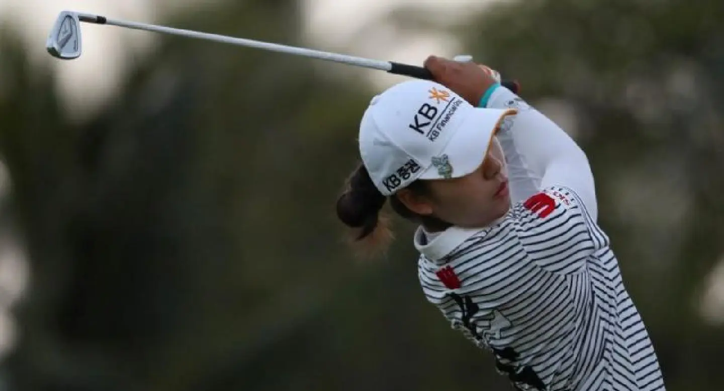 South Korea's Lee seizes share of lead at Lotte Championship, Wichanee at tied 8th South Korea's Lee seizes share of lead at Lotte Championship, Wichanee at tied 8th