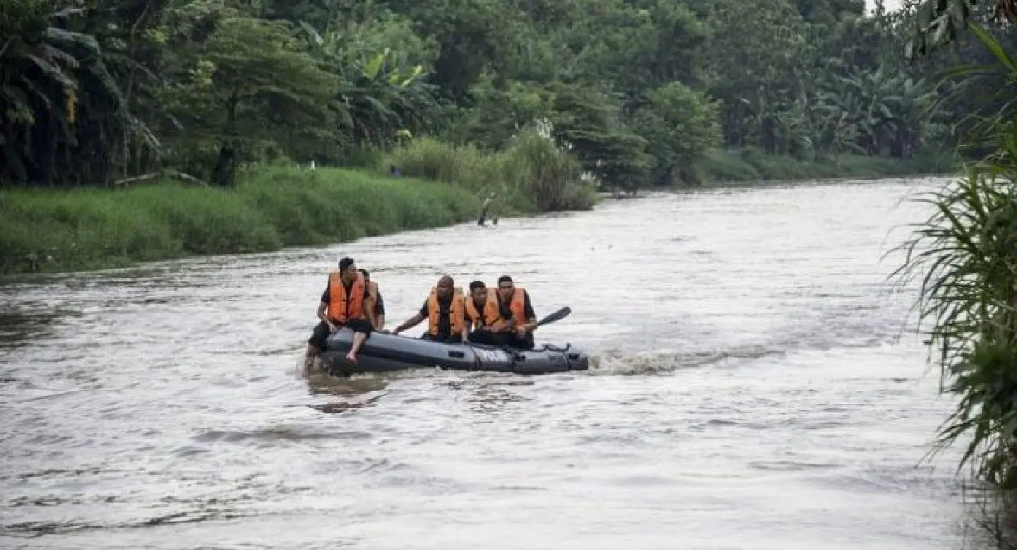 At least 11 dead in Indonesian boat accidents At least 11 dead in Indonesian boat accidents