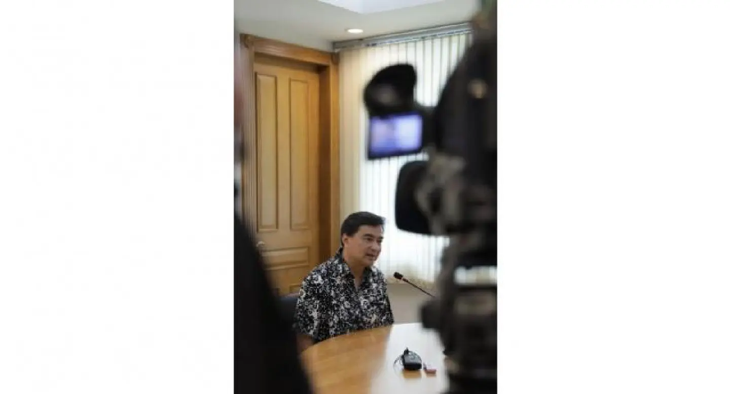 New Constitution may not change politics, says Abhisit New Constitution may not change politics, says Abhisit