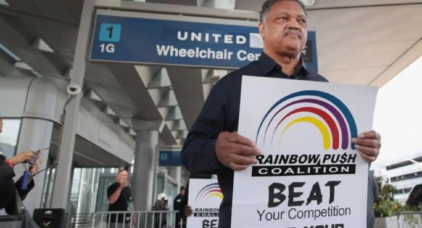 Man dragged off United flight plans to sue: lawyers Man dragged off United flight plans to sue: lawyers