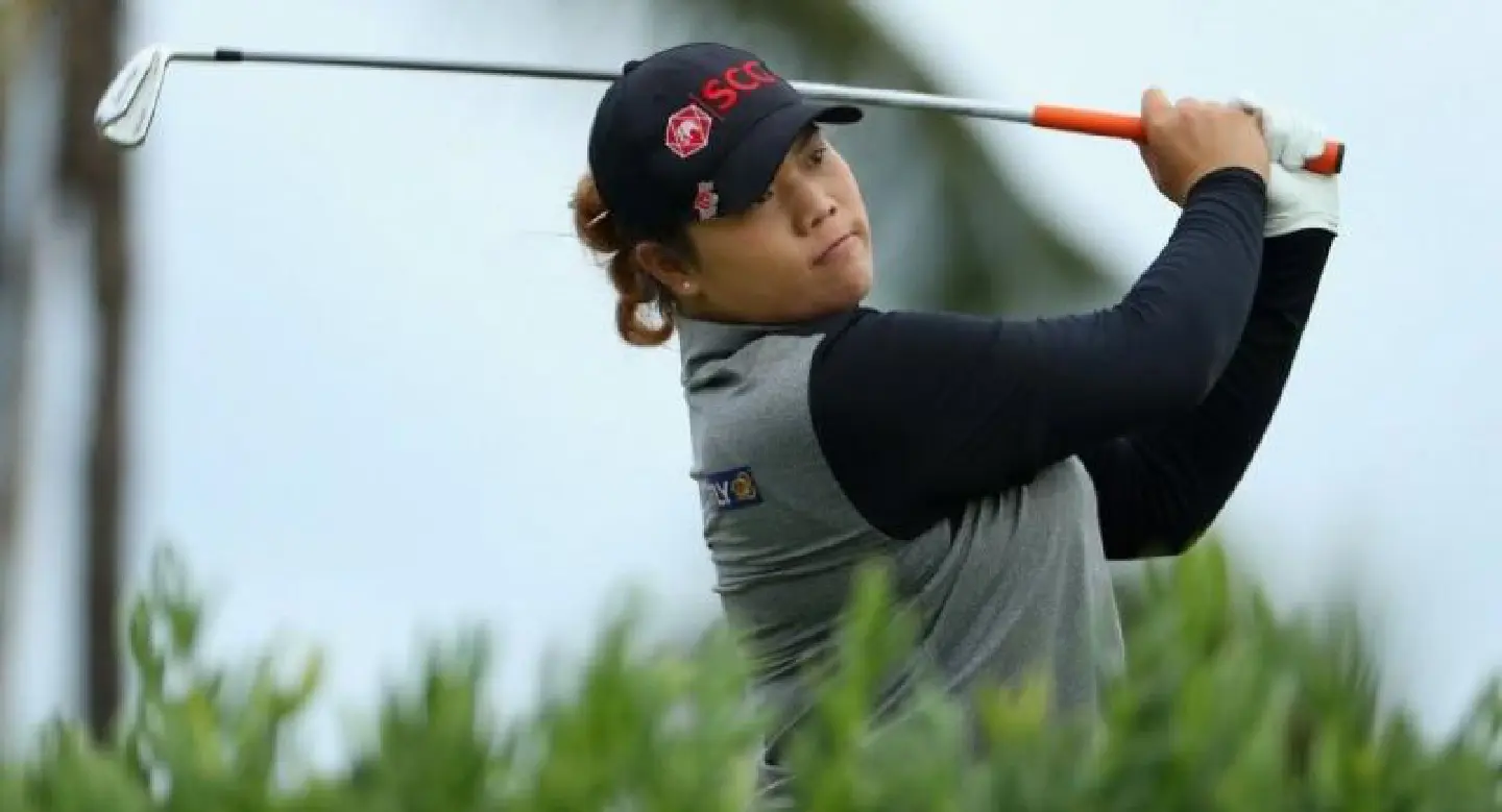 Ariya finds magic in putter to go top in Hawaii Ariya finds magic in putter to go top in Hawaii