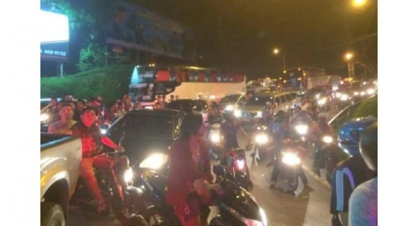 Phuket tour bus crashes in Patong Phuket tour bus crashes in Patong