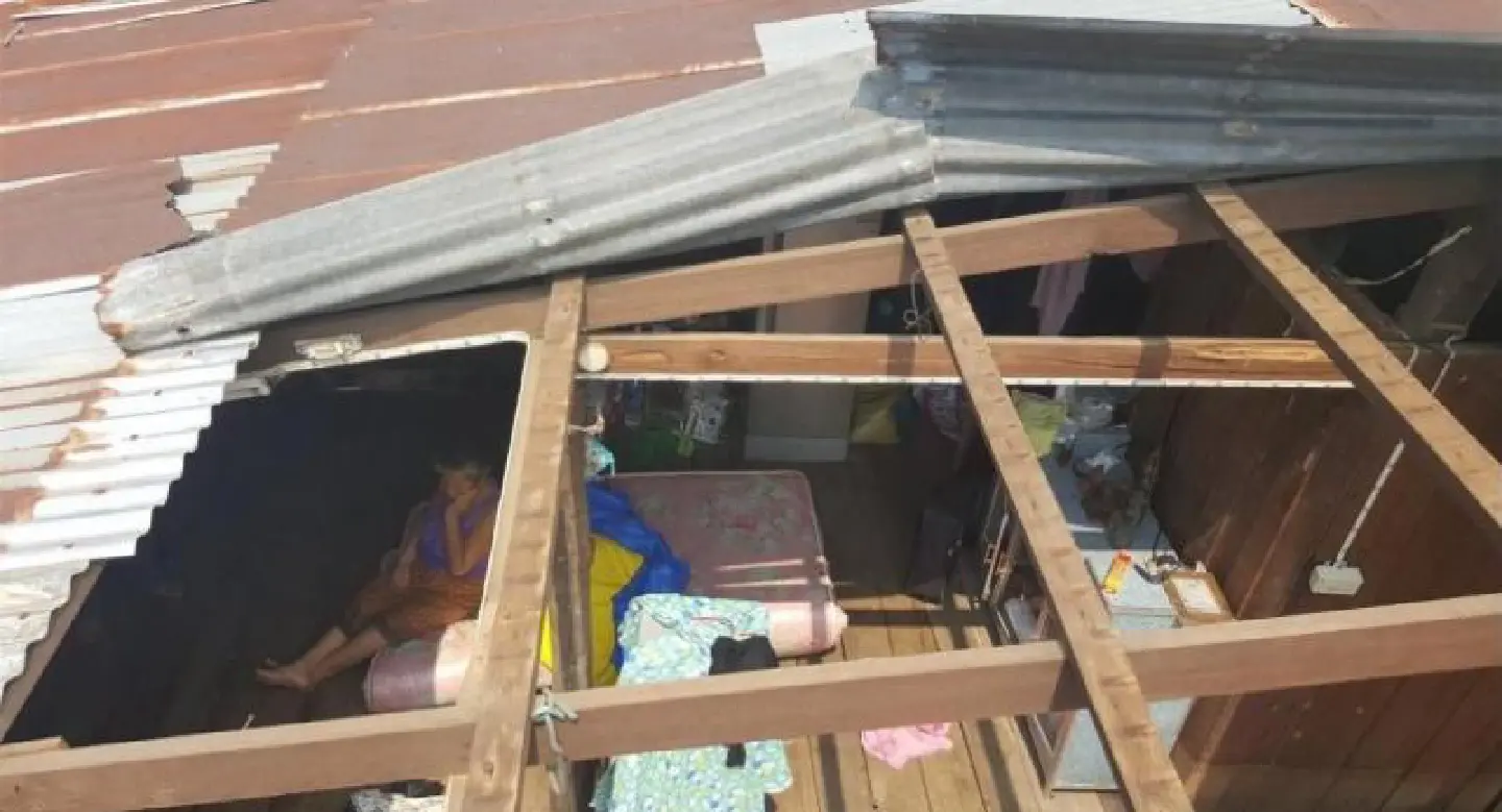 Storm topples power poles, causing blackout in Phichit Storm topples power poles, causing blackout in Phichit