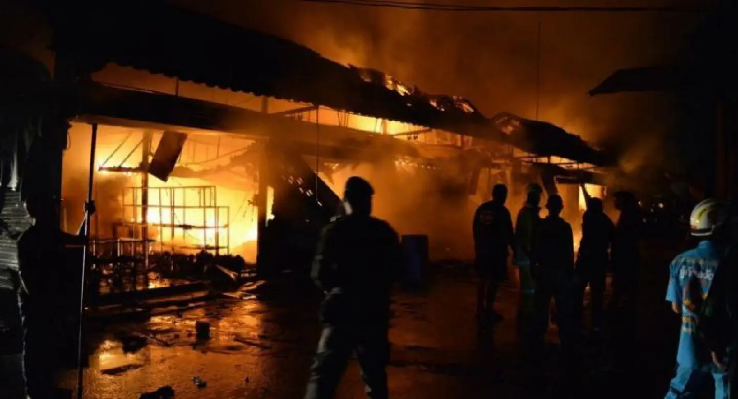 Fire destroys shops at Aranyaprathet market Fire destroys shops at Aranyaprathet market