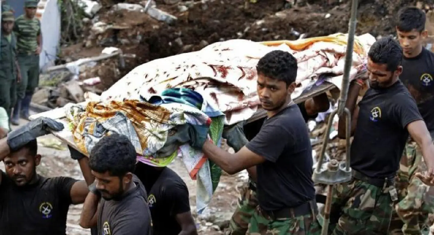 Hope fades for Sri Lanka missing, garbage toll hits 21 Hope fades for Sri Lanka missing, garbage toll hits 21