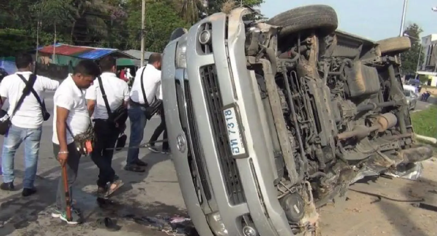 Indian tourists hurt as van plunges into ditch in Chon Buri Indian tourists hurt as van plunges into ditch in Chon Buri
