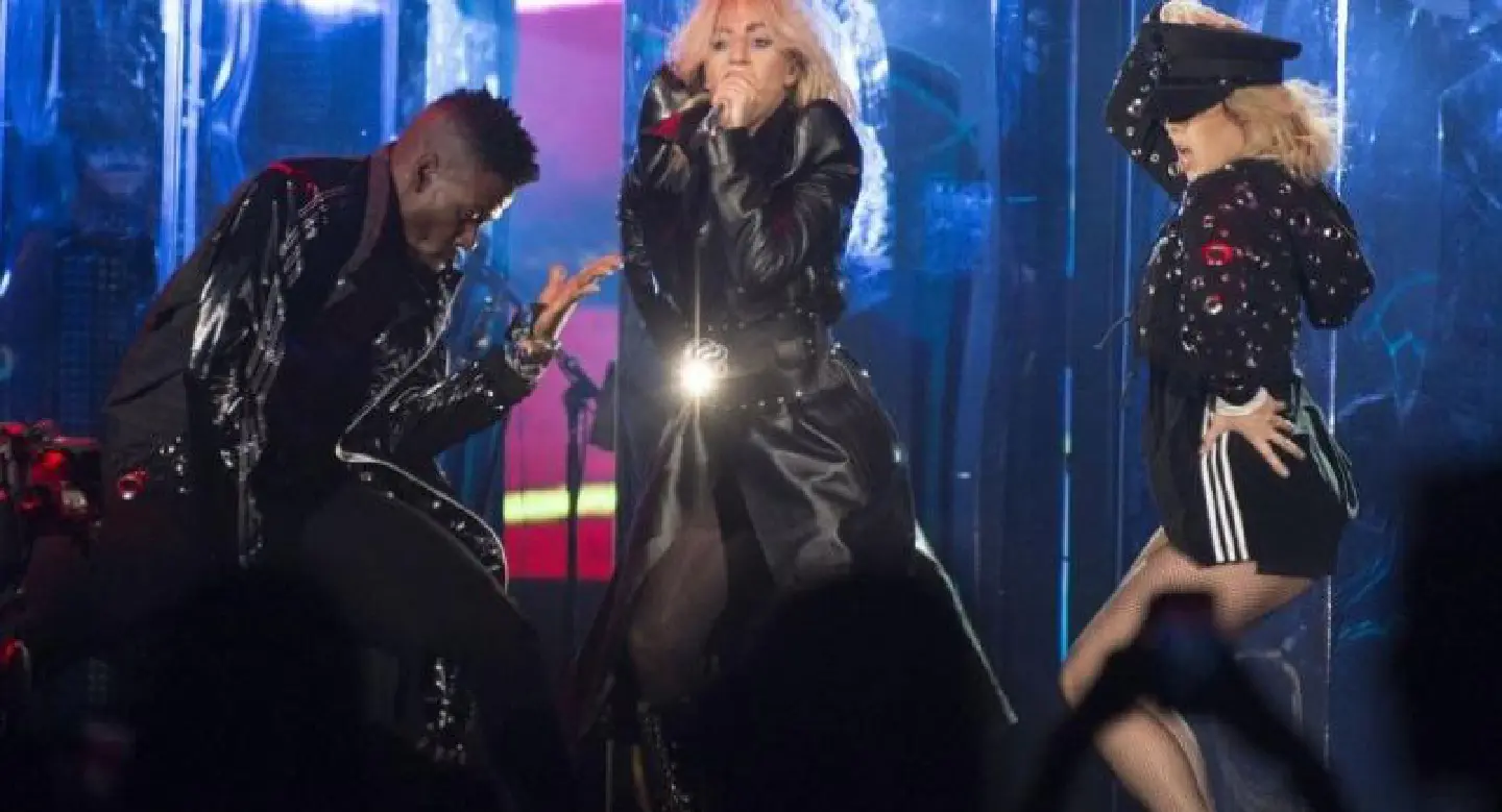 Lady Gaga, sensual and acrobatic, debuts song at Coachella Lady Gaga, sensual and acrobatic, debuts song at Coachella