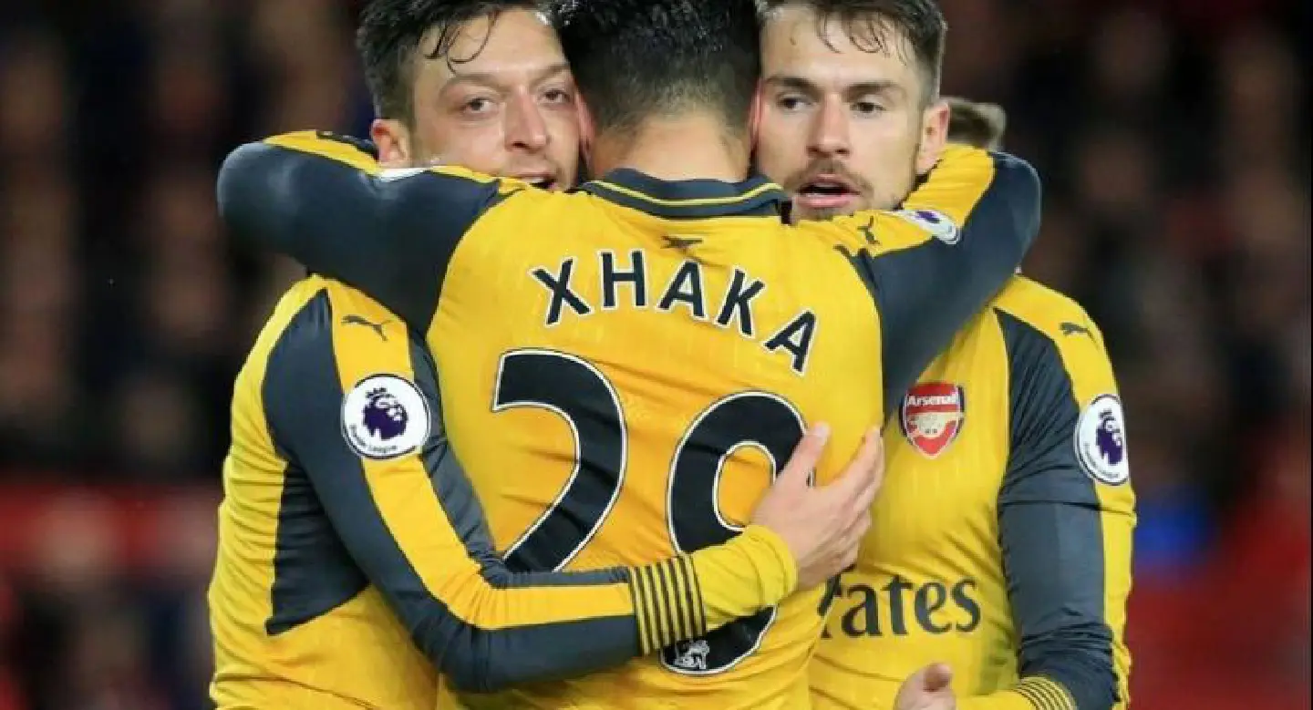 Sanchez, Ozil strike to end Arsenal away woes Sanchez, Ozil strike to end Arsenal away woes