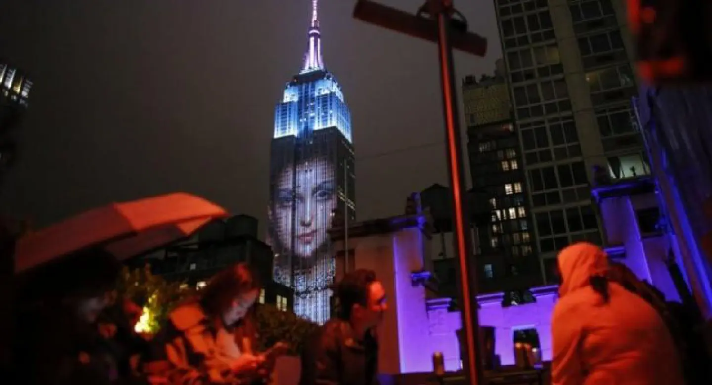 Fashion icons light up NY's Empire State Building Fashion icons light up NY's Empire State Building