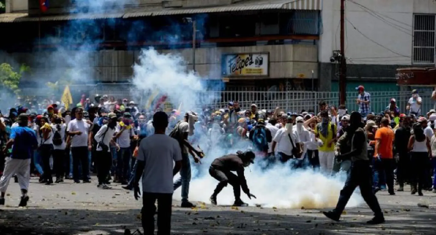 Soldier killed by anti-Maduro protesters in Venezuela: officials Soldier killed by anti-Maduro protesters in Venezuela: officials