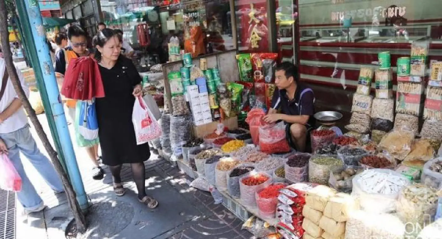 BMA backs away from street food ban, but adds conditions BMA backs away from street food ban, but adds conditions