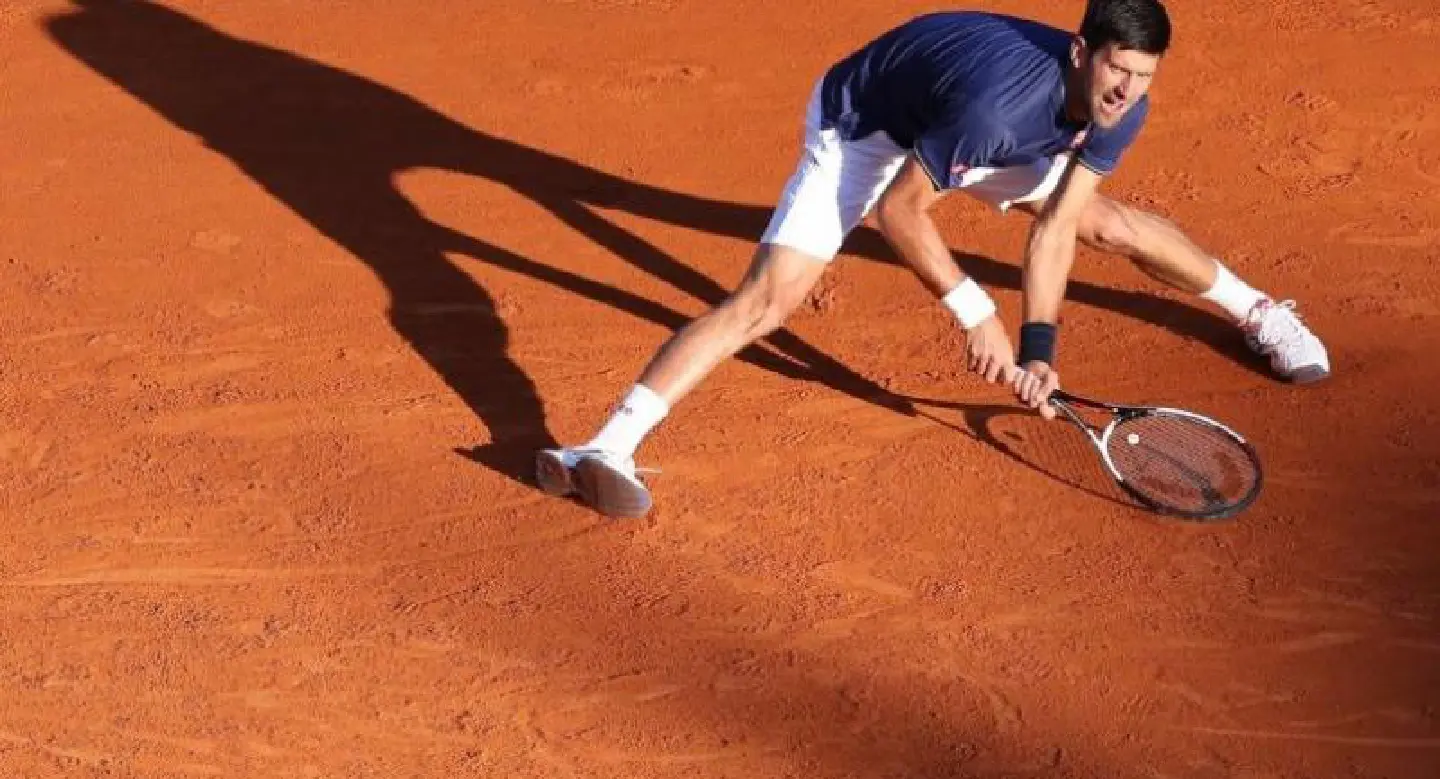 Murray crashes in Monte Carlo, Djokovic struggles on Murray crashes in Monte Carlo, Djokovic struggles on