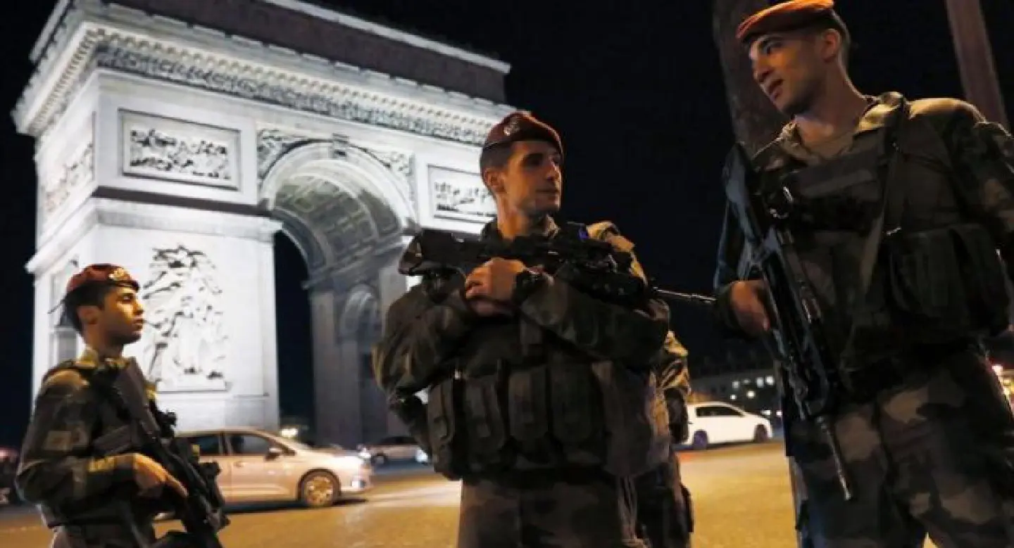 Champs Elysees shooting kills French police officer Champs Elysees shooting kills French police officer