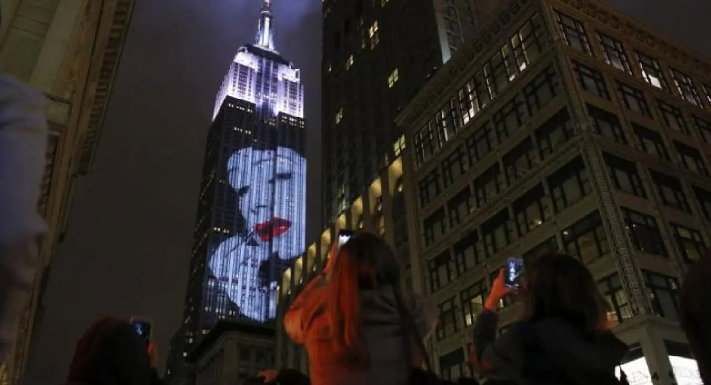 Fashion icons light up NY's Empire State Building Fashion icons light up NY's Empire State Building