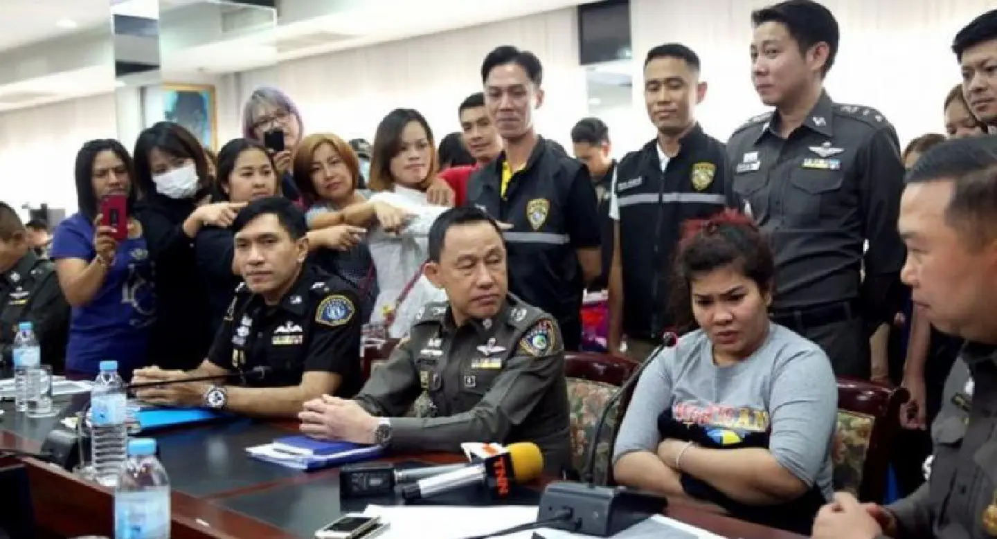 Woman arrested for alleged gold scam on Facebook Woman arrested for alleged gold scam on Facebook