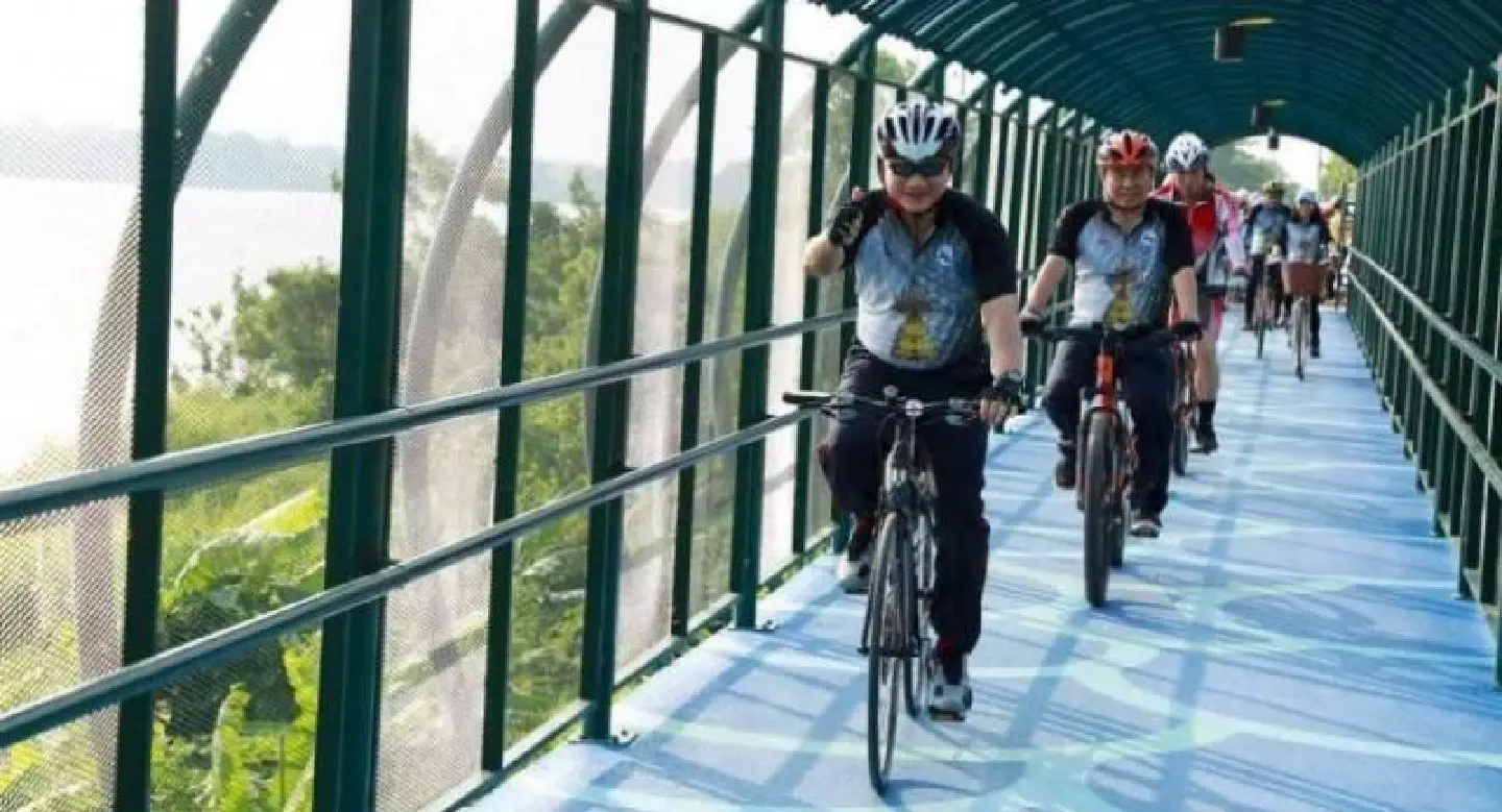 Cyclists’ tunnel opens in Northeast Cyclists’ tunnel opens in Northeast