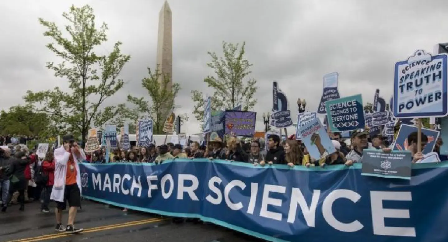 Thousands join March for Science to fight 'alternative facts' Thousands join March for Science to fight 'alternative facts'