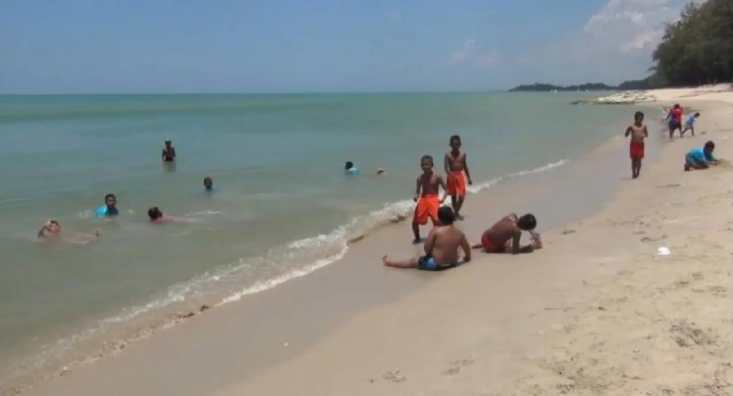 Nation swelters in heatwave with storms expected Nation swelters in heatwave with storms expected