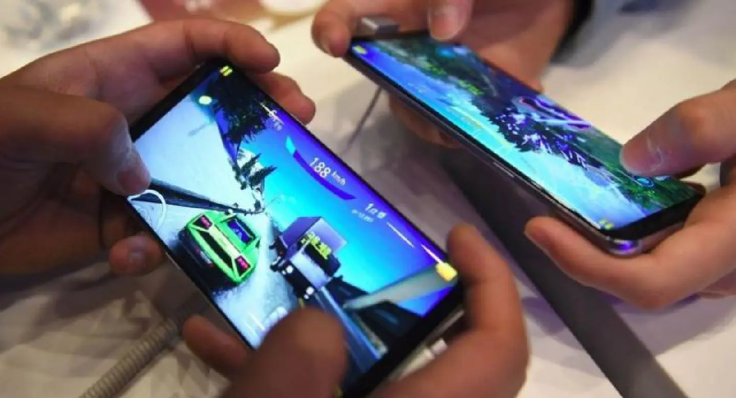 Samsung, Apple keep top spots in smartphone market Samsung, Apple keep top spots in smartphone market
